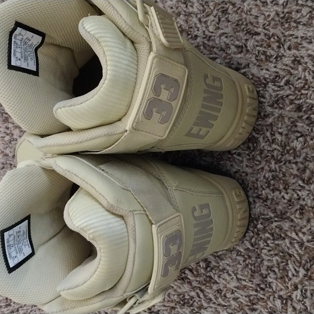 Shoes - Picture 3 of 4